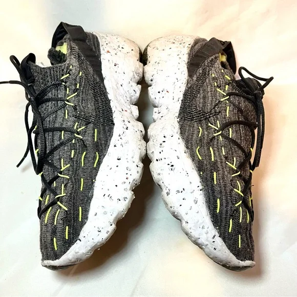 NIKE Space Hippie 04 Men’s Sneaker in Black/Volt - Picture 8 of 8